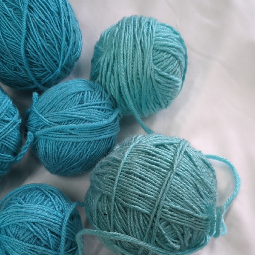 Assorted Blue Yarn Balls - Picture 5 of 5